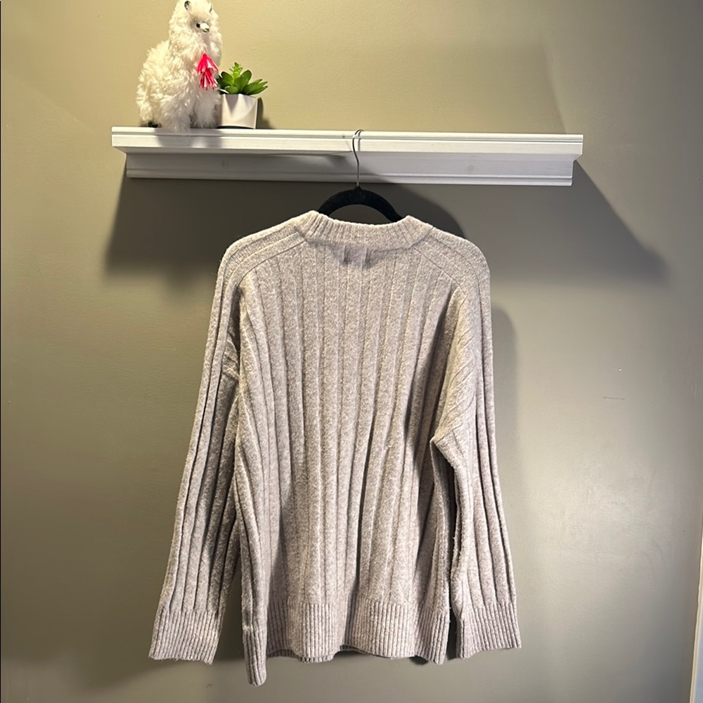 H&M Gray Crew Neck Sweater with Ribbed Texture - Picture 6 of 6